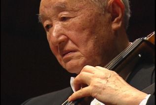 To vibrate the strings with elegance　Juro Aoki, 96 years old violoncellist
