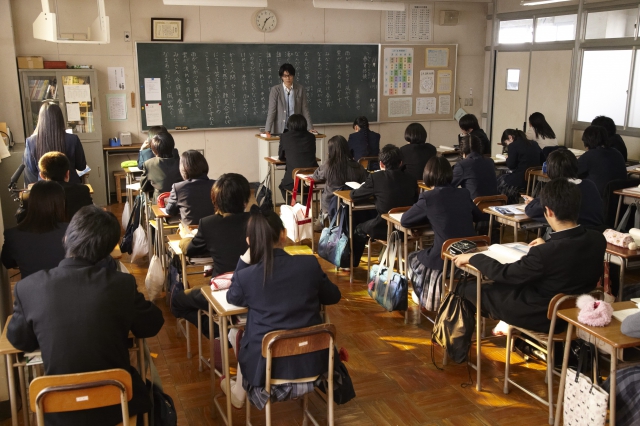 (c) Kenji Taketomi/Futabasha, Inside Mr.Suzuki's classroom... the movie Committee