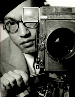 Toyo’s Camera –Japanese American History during WWⅡ-