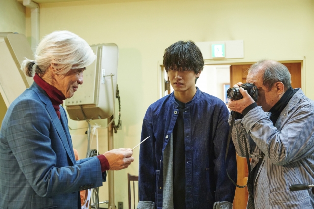 (c)2024「明日を綴る写真館」製作委員会 (c)あるた梨沙／KADOKAWA