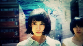 イルカ少女ダ、私ハ。