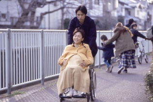 三年身籠る