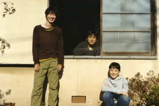東南角部屋二階の女